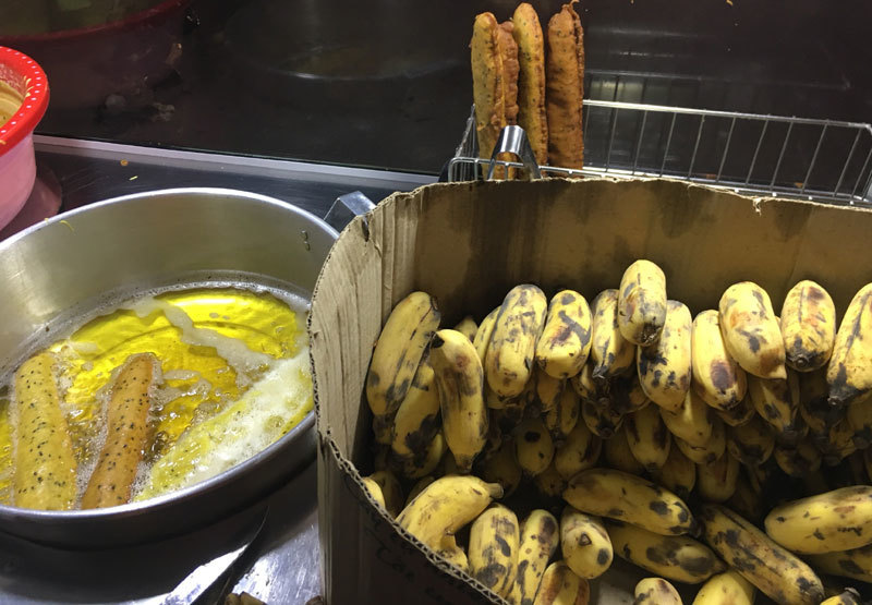 Loại bánh An Giang gây sốt, bán dạo vỉa hè Hà Nội thu 70 triệu/tháng-4