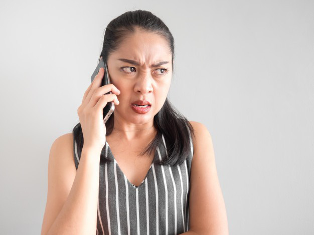 Suốt thời gian sinh con không thấy chồng đâu, hai ngày sau mẹ chồng đến thăm nhưng bà luôn cúi đầu, để rồi khi xuất viện về nhà tôi ngất ngay trước cửa-1