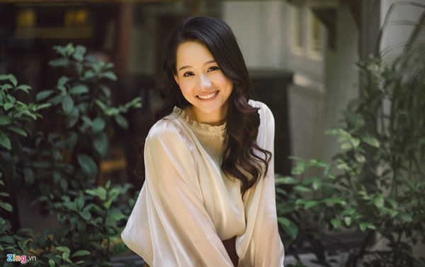 Nhan sắc của Hà Lan Mắt biếc trong đời thường-1