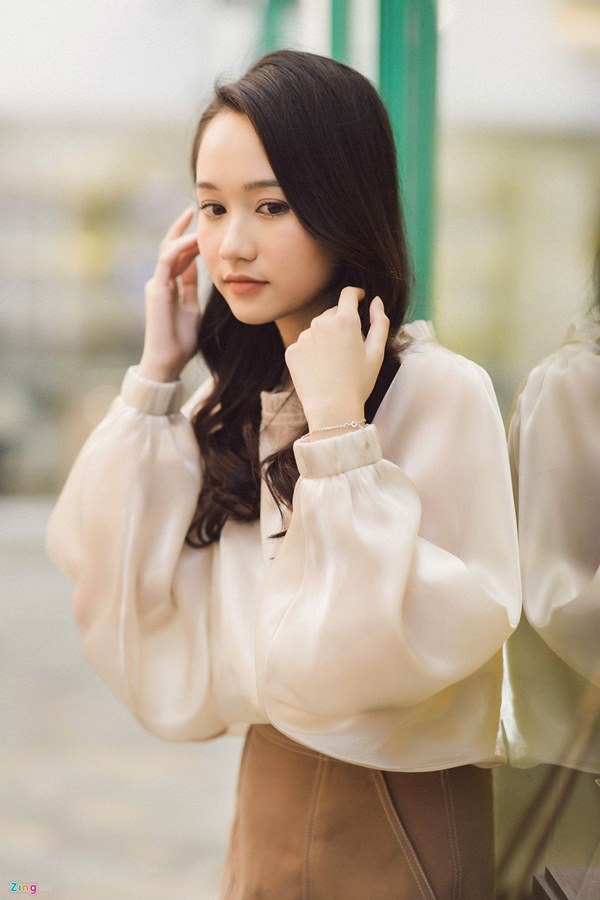 Nhan sắc của Hà Lan Mắt biếc trong đời thường-7