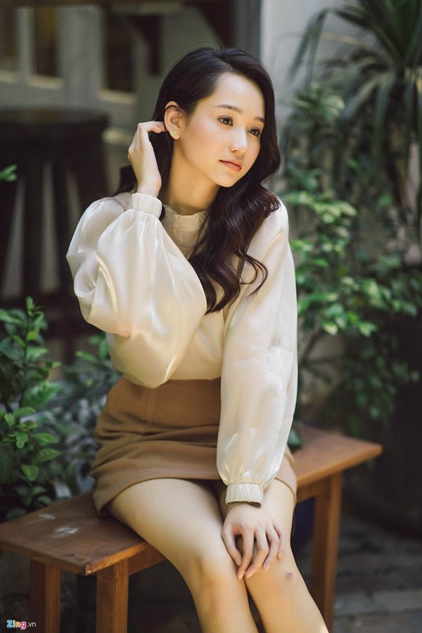 Nhan sắc của Hà Lan Mắt biếc trong đời thường-8