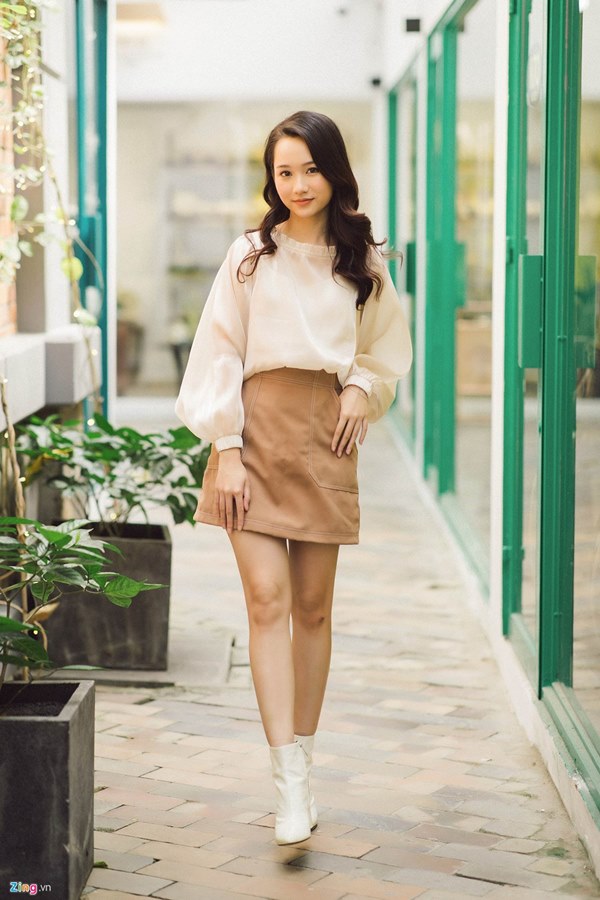 Nhan sắc của Hà Lan Mắt biếc trong đời thường-10