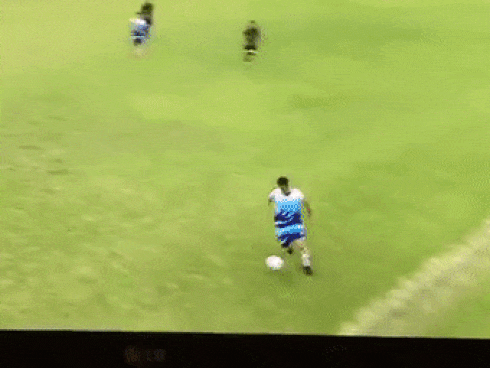 Rợn người với pha tắc bóng bằng cả 2 chân kinh hoàng, làm bùng lên cuộc ẩu đả dữ dội giữa 2 đội bóng tại Argentina
