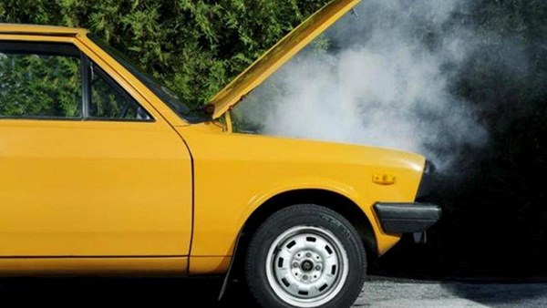 Đồng hồ ô tô báo quá nhiệt, phải làm sao?-2