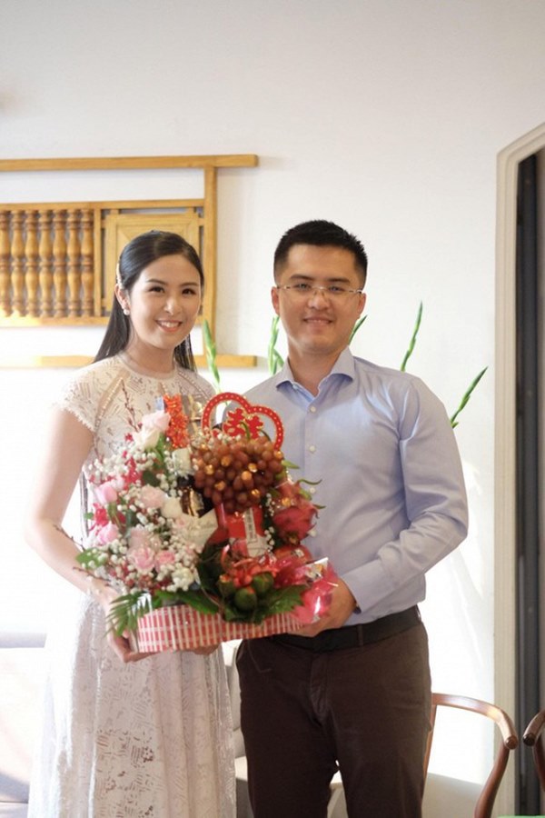 Sau tin đồn làm lễ dạm ngõ, chồng sắp cưới của Hoa hậu Ngọc Hân đã công khai đăng ảnh tình tứ-2