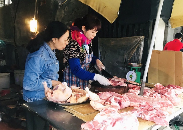 Giá thịt lợn tăng vọt kéo theo giò, chả lên mức giá cao chưa từng có-1