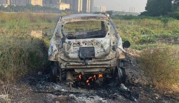 Nóng: 1 phụ nữ ngoại quốc tử vong, 2 người nguy kịch nghi là nạn nhân vụ giết người, đốt xe ô tô phi tang tại TP.HCM-1