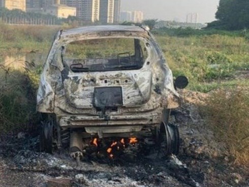 Nóng: 1 phụ nữ ngoại quốc tử vong, 2 người nguy kịch nghi là nạn nhân vụ giết người, đốt xe ô tô phi tang tại TP.HCM