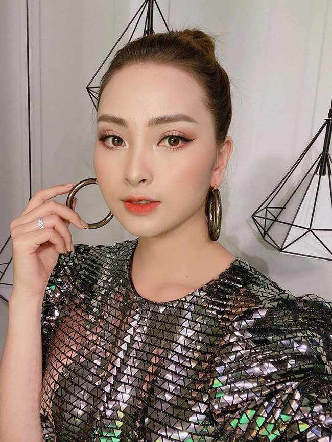 2 nữ MC của VTV không dùng tên thật khi lên sóng: Người xinh đẹp nuột nà, kẻ quen mặt đóng phim-2