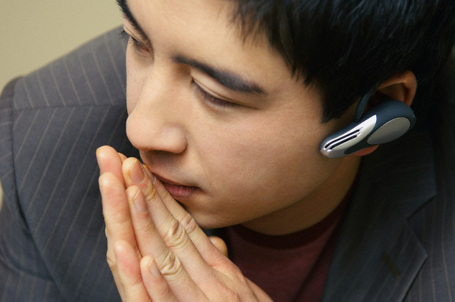 Tình cờ nhìn những tấm ảnh nhạy cảm mà bạn thân gửi cho, tôi chết điếng khi thấy nốt ruồi trên ngón tay của nhân vật chính-1