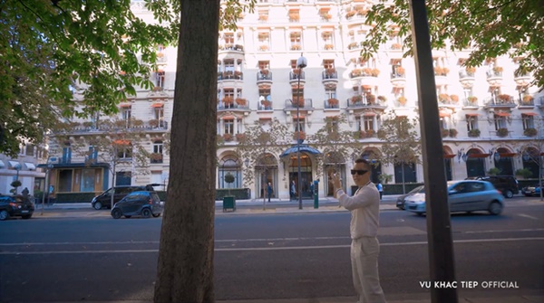 Vũ Khắc Tiệp và Ngọc Trinh đi hết 5 điểm sang chảnh nhất ở Paris: tiêu bao nhiêu tiền cho vừa?-5