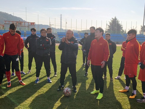 Giữa ồn ào tình cảm, Quang Hải đăng trạng thái buồn, Nhật Lê mặc áo cưới-6