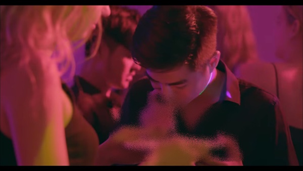 Bài hát mới ra của Duy Mạnh gây tranh cãi vì tái hiện việc sử dụng ma túy-5