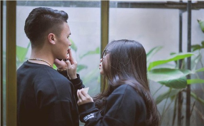 Giữa ồn ào tình cảm, Quang Hải đăng trạng thái buồn, Nhật Lê mặc áo cưới-1