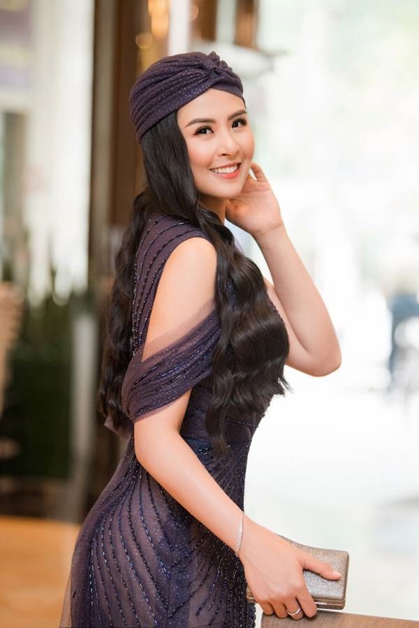 Hoa hậu Ngọc Hân mặc váy xuyên thấu gợi cảm sau khi rò rỉ ảnh dạm ngõ-5