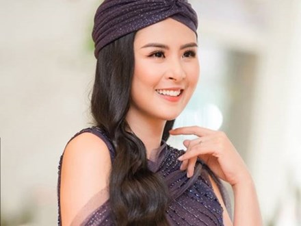 Hoa hậu Ngọc Hân mặc váy xuyên thấu gợi cảm sau khi rò rỉ ảnh dạm ngõ