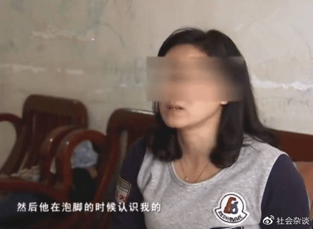 Người phụ nữ 36 tuổi sinh con cho người bạn mới quen bất chấp sự phản đối của chồng, sau cùng từ bỏ quyền thăm nuôi con vì 991 triệu-1