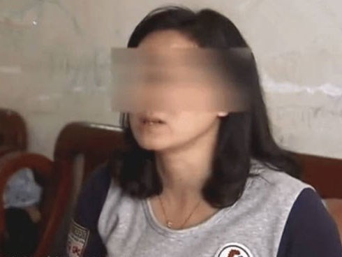 Người phụ nữ 36 tuổi sinh con cho người bạn mới quen bất chấp sự phản đối của chồng, sau cùng từ bỏ quyền thăm nuôi con vì 991 triệu