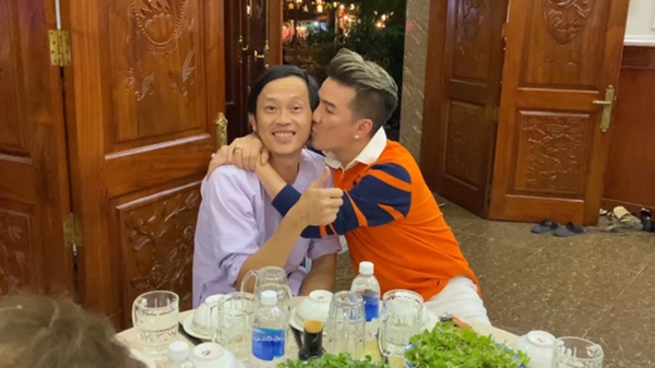 Hoài Linh dẫn Đàm Vĩnh Hưng lên phòng khoe gia tài trăm tỷ, khán giả choáng vì sự giàu có tột độ-6