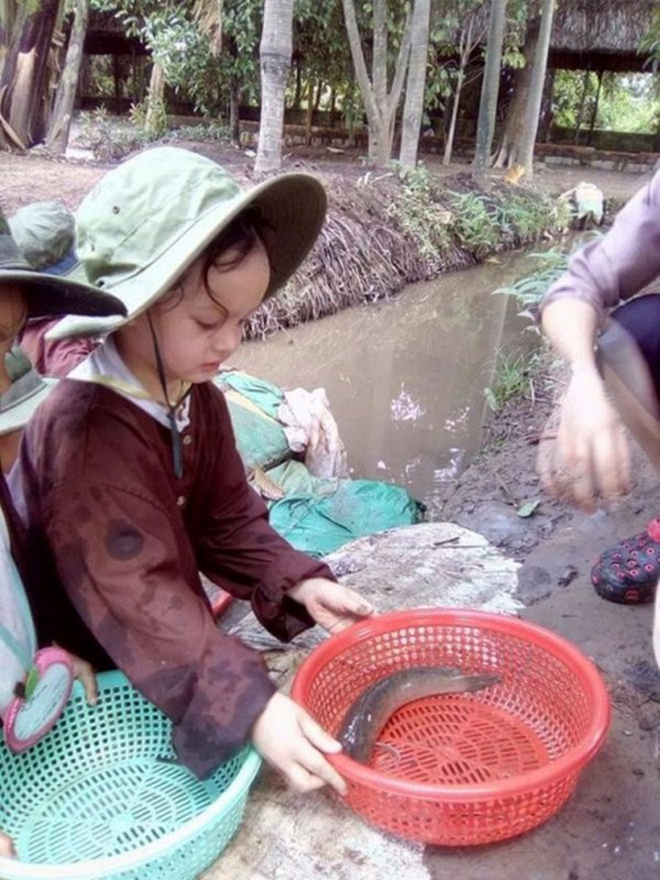 Nhà giàu nhưng 2 con của Hồng Nhung không biết iPad là gì còn nhầm tưởng rất ngộ nghĩnh, nguyên nhân từ cách dạy không giống ai” của nữ Diva-6