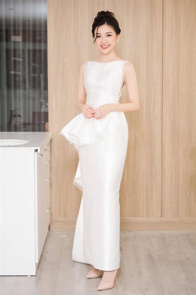 Trà Hoa hồng trên ngực trái khoe nhan sắc mong manh giữa ngày đông lạnh-1