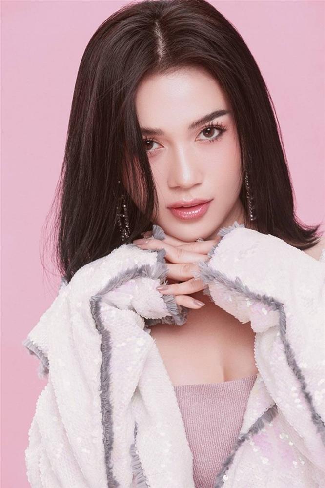 Sĩ Thanh diện crop-top xẻ ngực sâu hút, gợi cảm hết mức trong bộ ảnh mới-14