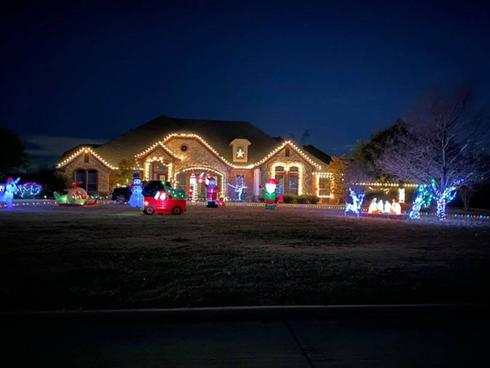 Biệt thự lung linh mùa Giáng sinh của gia đình ca sĩ Hồng Ngọc-3