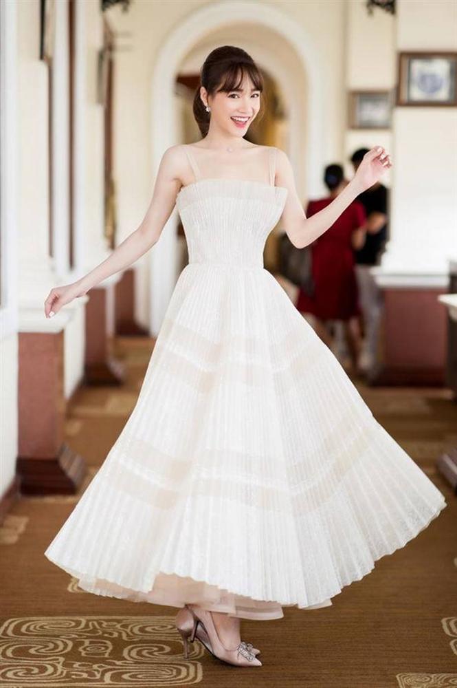 Muốn diện đồ trắng đón Giáng sinh, chị em cứ học tập từ phong cách của bà xã Trường Giang-13