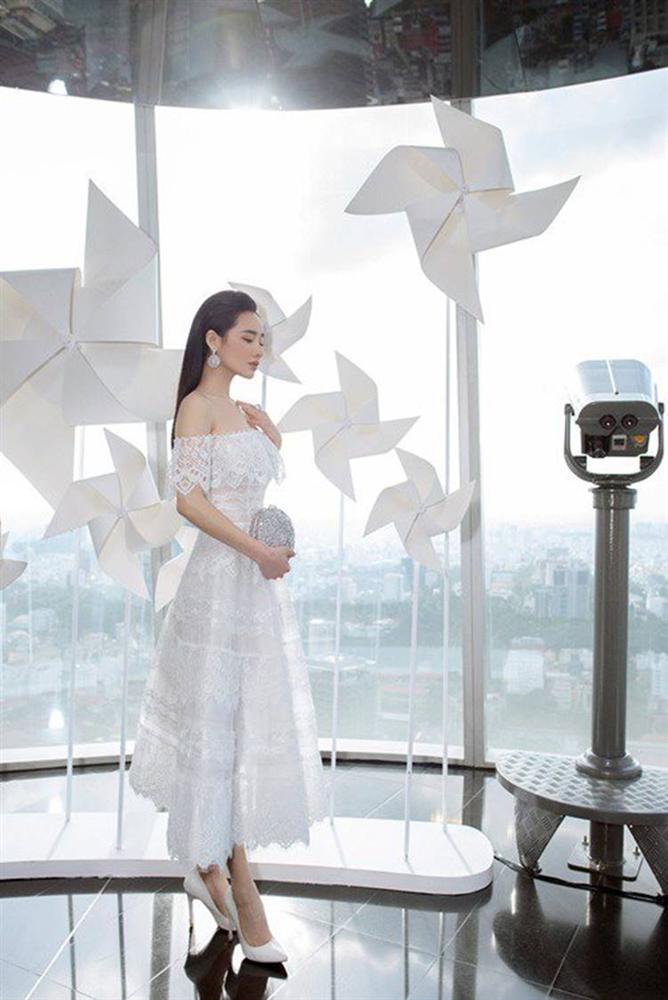 Muốn diện đồ trắng đón Giáng sinh, chị em cứ học tập từ phong cách của bà xã Trường Giang-8