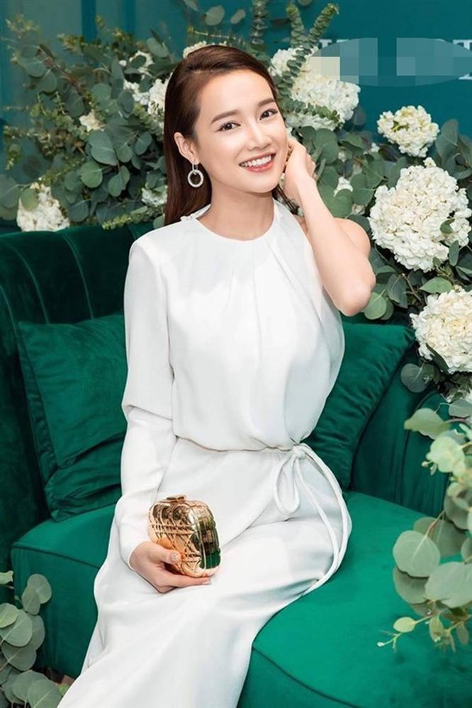 Muốn diện đồ trắng đón Giáng sinh, chị em cứ học tập từ phong cách của bà xã Trường Giang-9