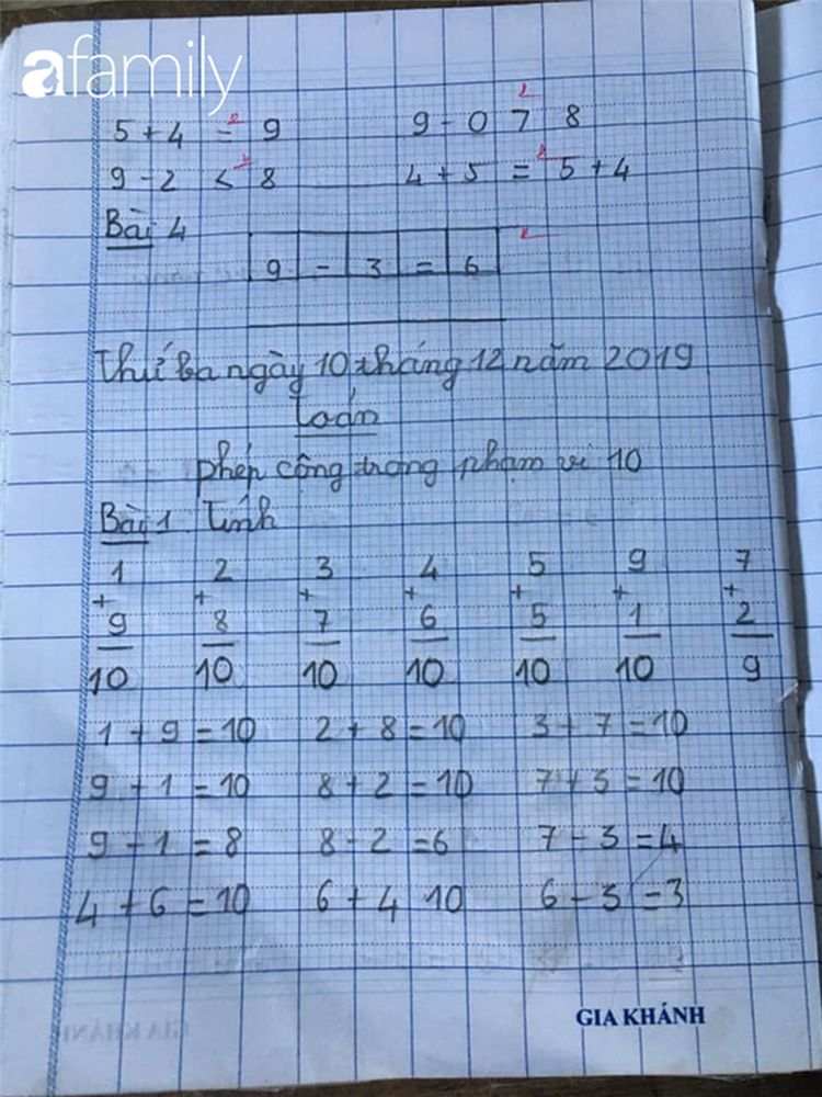 Lớp học kỳ lạ các em ngồi quay lưng vào nhau và câu chuyện nghẹn lòng phía sau qua lời kể của thầy giáo Tiểu học-8