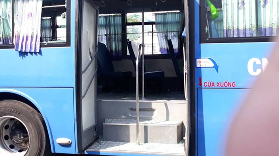 Nguyên nhân nhóm giang hồ chặn xe buýt trước Gigamall ở Sài Gòn đập phá-3