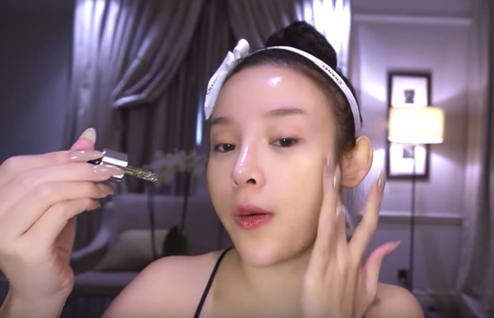 Huyền Baby khoe mặt mộc khó tin, so với ảnh lúc makeup lên đồ mới thấy: Có những người cứ trẻ mãi, phải tự làm mình già cho bớt ngại-4