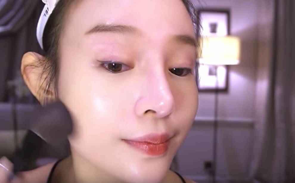 Huyền Baby khoe mặt mộc khó tin, so với ảnh lúc makeup lên đồ mới thấy: Có những người cứ trẻ mãi, phải tự làm mình già cho bớt ngại-5