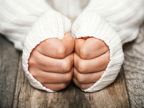 Tay chân lạnh, là dấu hiệu của 4 bệnh nguy hiểm nhiều người không nghĩ tới