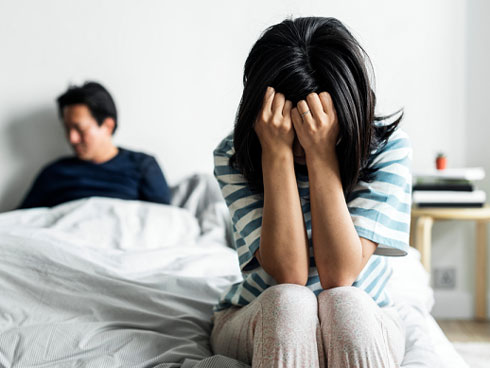 Hứa hẹn cưới về có nhà riêng, vừa thấy chồng hờ cười hềnh hệch tôi xách dép bỏ chạy-3