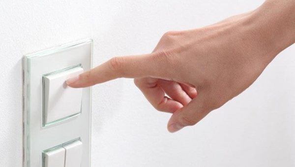 Vừa tắm vừa bật nóng lạnh, lỗi nhỏ khiến tiền điện tăng gấp 3 nhà nào cũng mắc-1