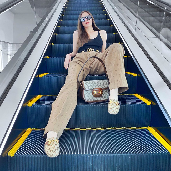 Đỉnh cao của hack tuổi chính là Lý Nhã Kỳ và Hari Won: Diện đồ đơn giản mà xinh xuất sắc trong street style tuần này-9