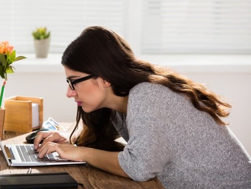 5 thói quen không lành mạnh đáng sợ hơn hút thuốc: Tiếc rằng nhiều người vẫn đang làm