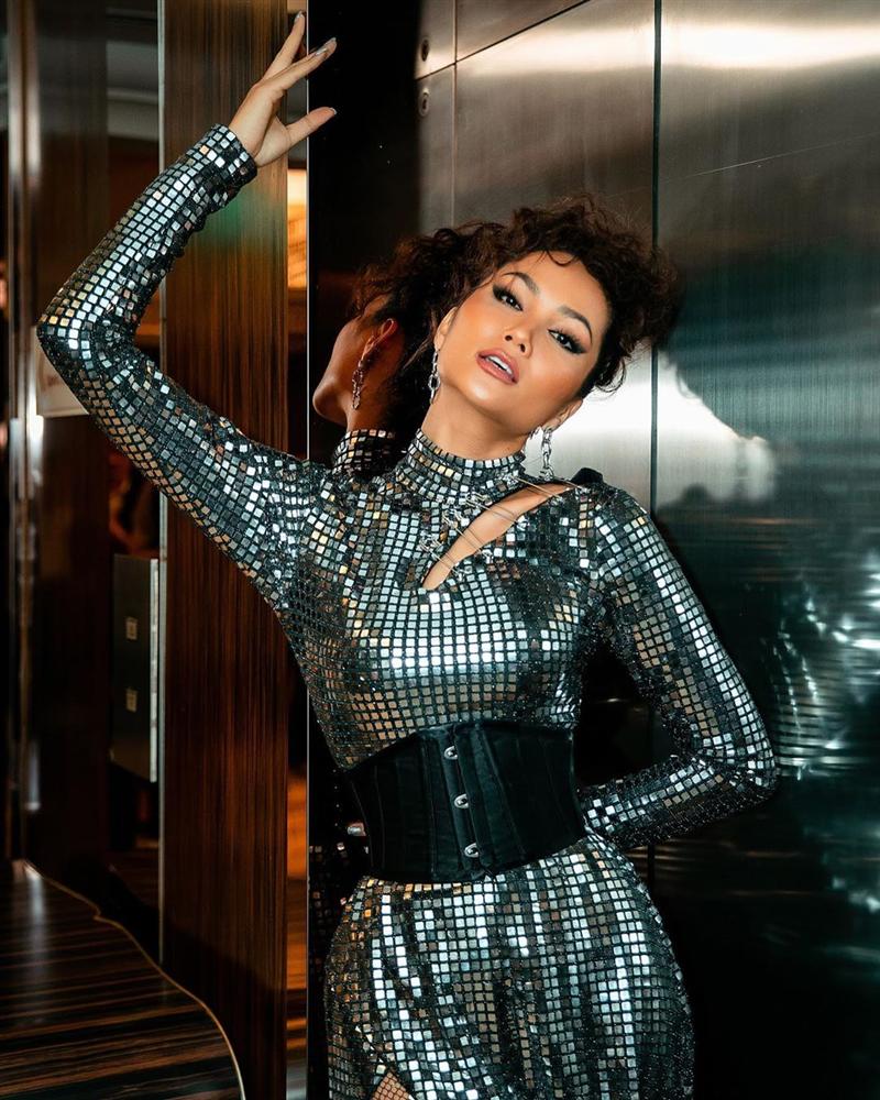 Học HHen Niê bí quyết cực dễ hack vòng eo nhỏ đến siêu tưởng mà không cần đến photoshop-3