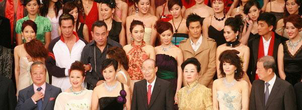 Vụ TVB sa thải 1.000 người: Xót xa hình ảnh huy hoàng của Trịnh Gia Dĩnh - Xa Thi Mạn, nhân viên bị đuổi cố nán lại lần cuối-3