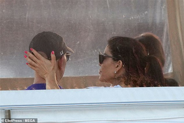 Sau gần 1 năm ly hôn, tỷ phú Amazon ngày càng mặn nồng bên người tình nóng bỏng nhưng tiểu tam lại bị mỉa mai ngoại hình không thương tiếc-2