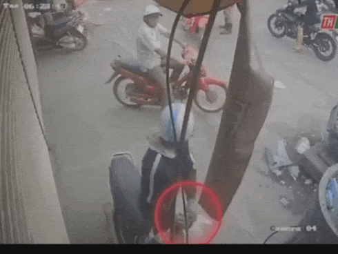 Bỏ 700k đặt bánh tráng cuốn thịt heo cho cả văn phòng ăn trưa, cô gái tức giận khi mở ra thấy hộp thịt mỡ sống nguyên, trắng ởn-3