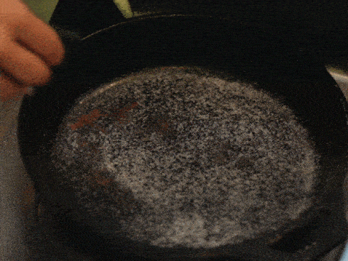 Chảo chống dính mới mua cứ đổ thứ này vào, đảm bảo dùng thoải mái không lo hỏng-2