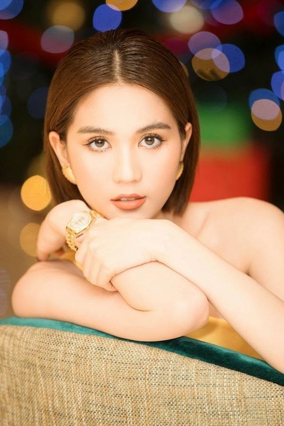 Ngọc Trinh diện váy xẻ tà khoe da thịt siêu gợi cảm dự sự kiện ở Malaysia-7