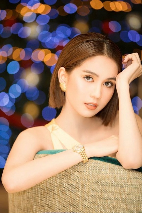 Ngọc Trinh diện váy xẻ tà khoe da thịt siêu gợi cảm dự sự kiện ở Malaysia-8