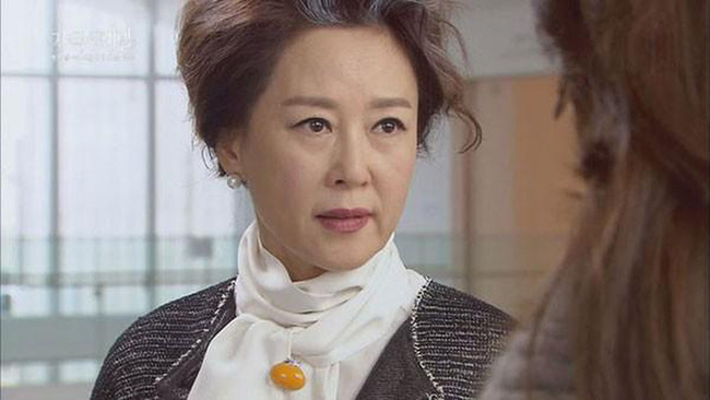 Bị mẹ chồng mỉa mai: Cau điếc nhận con nuôi à? khi đang bế con, nàng dâu cũ nhẹ nhàng mời bà xem đoạn video nóng bỏng vạch trần bí mật không ngờ-2