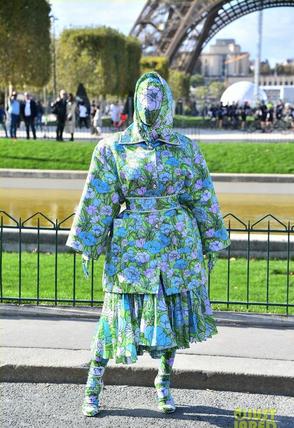 Top 10 bộ cánh thảm họa nhất trong năm 2019: Ngọc Trinh, Hà Anh đứng top đầu ăn đủ gạch đá-10