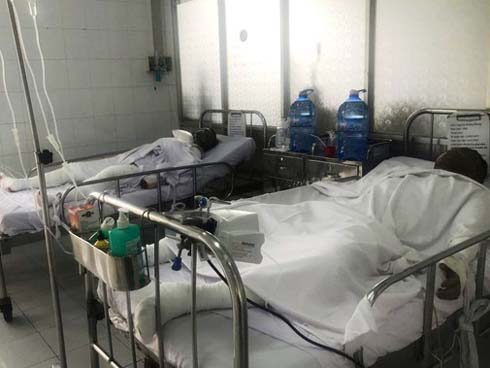 Người đàn ông bị bỏng vì lấy rượu đổ vào lò-1