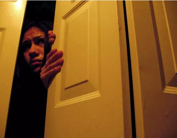 Con trai mất tích suốt 2 năm, cha mẹ sửng sốt khi tìm thấy đứa trẻ trong tủ quần áo nhà người khác với ngoại hình khác lạ-2